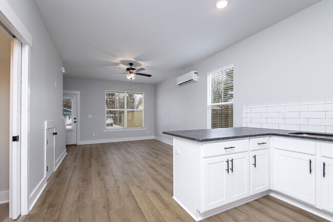 Building Photo - Argenta 1 Bed 1.5 Bath Luxury Energy Effic...