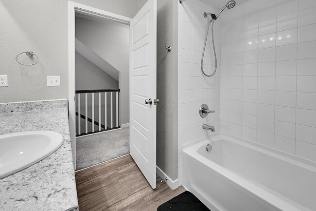 Building Photo - $2,550.00, 3 bed, 2.5 bath located in Colo...