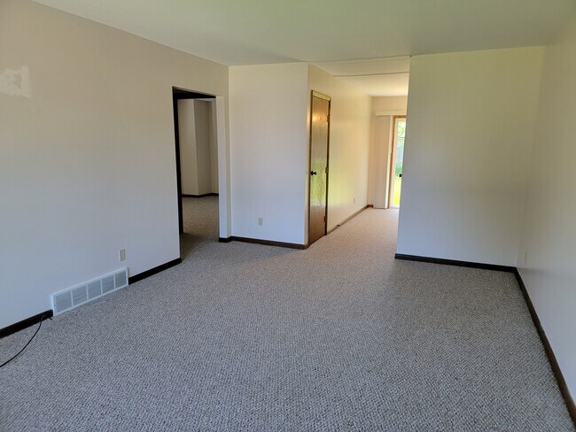 Building Photo - 6293 Amanda Dr