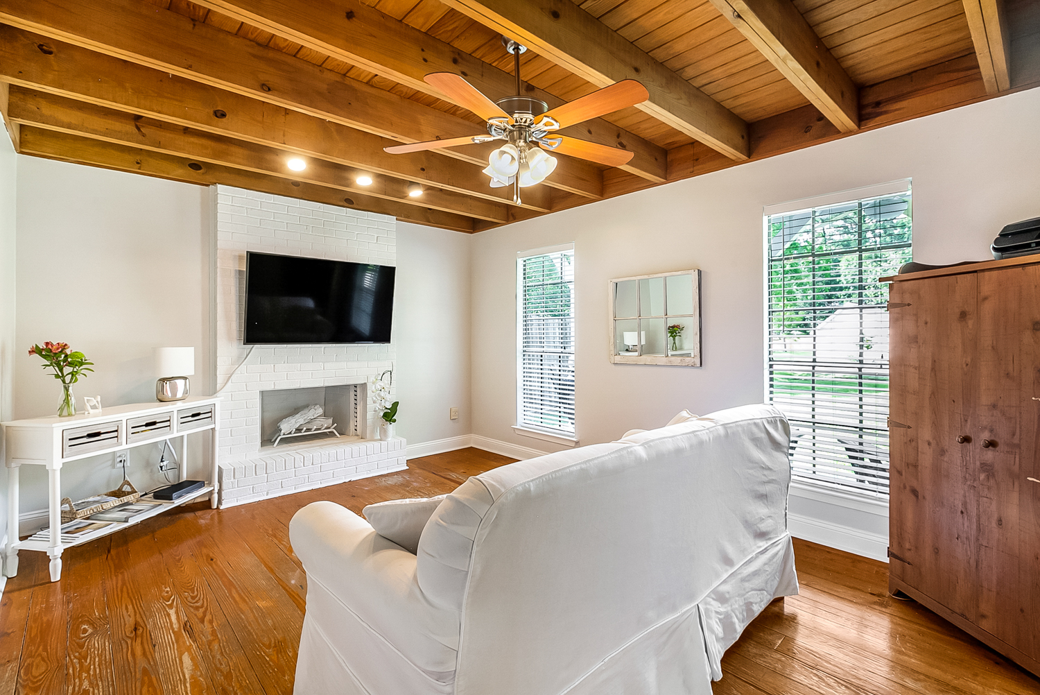 Living Room - 1930 Dupard St