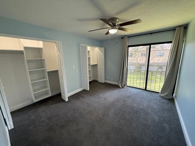Building Photo - Charming 3 Bedroom 2 Bath Condo in Heart o...