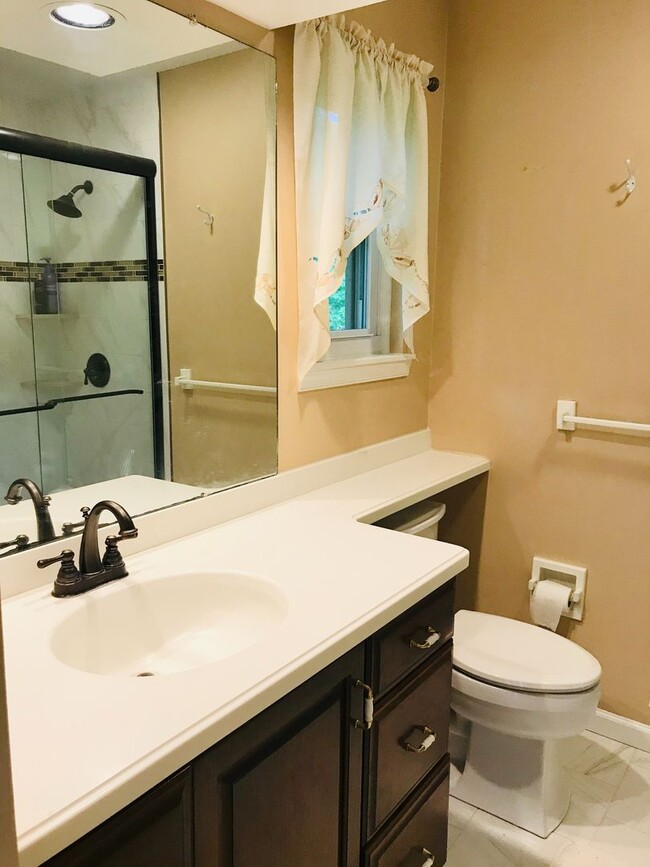 Building Photo - Beautiful 3-Bed/2.5-Bath Townhome in Aston...