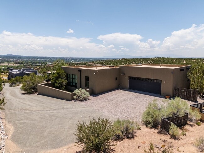 Building Photo - 875 Camino Francisca