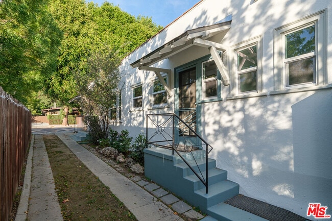 Building Photo - 4316 Kingswell Ave