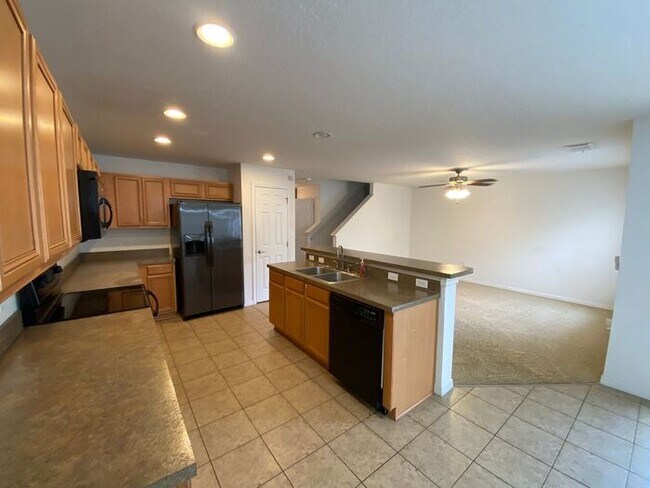Building Photo - AVALON PARK EAST ORLANDO-$500 OFF THE FIRST MONTH'S RENT