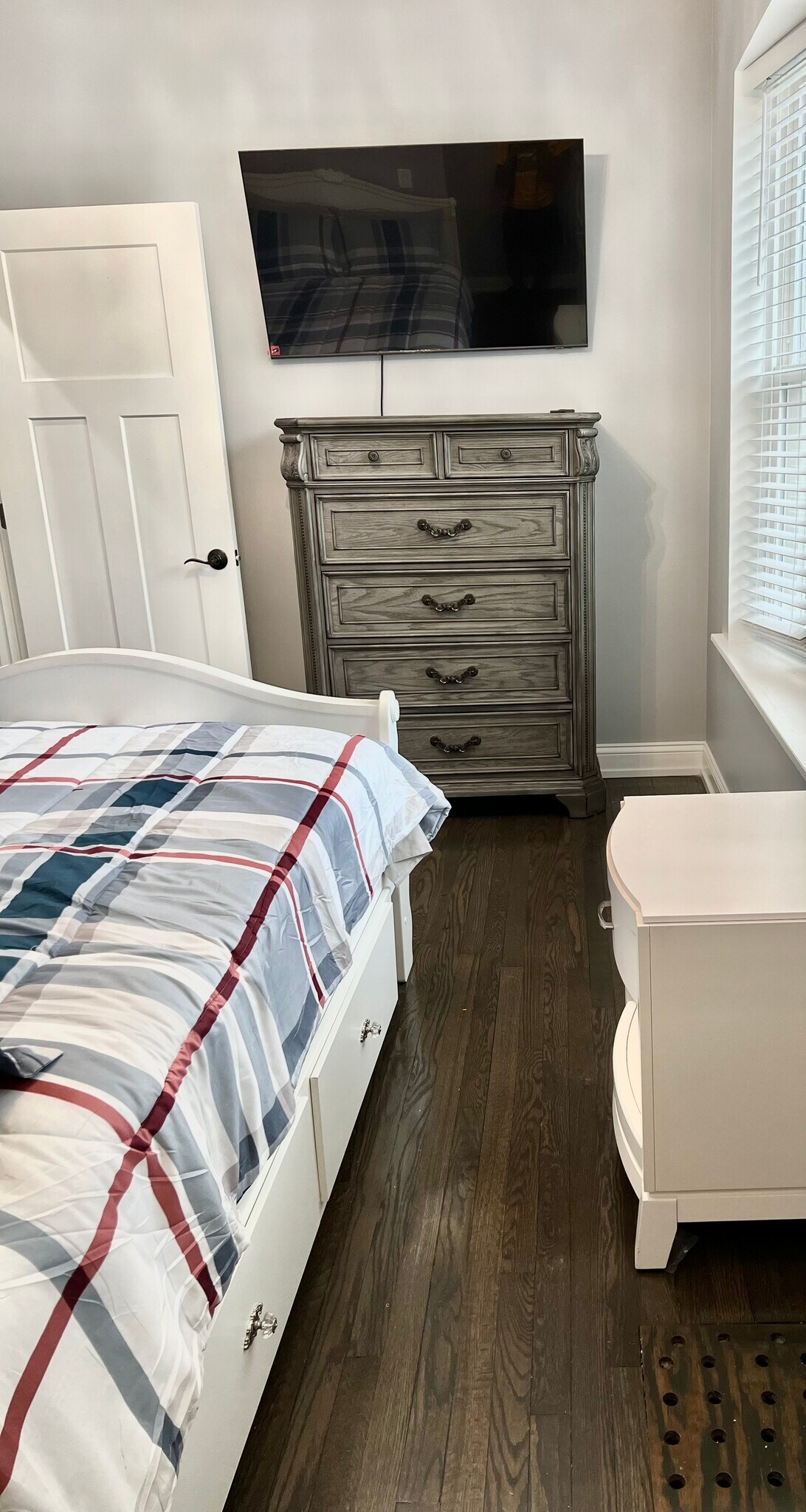 Building Photo - 1059 N Mayfield Ave