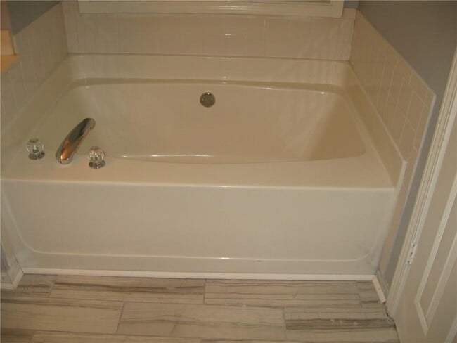Building Photo - 1158 Olde Hinge Way