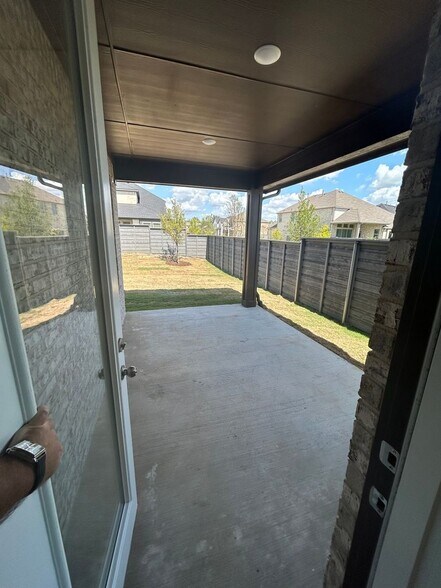 Building Photo - 7100 Dragonfly Ln