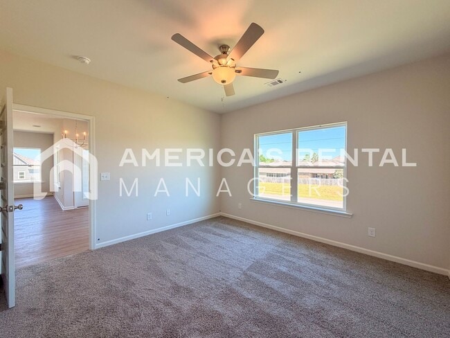 Building Photo - Southern Charm Meets Contemporary Style in Tuscaloosa!