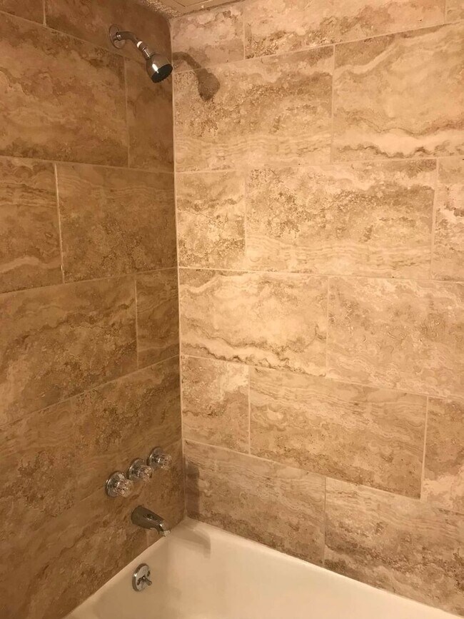 Building Photo - 1129-1131 Suburban Drive