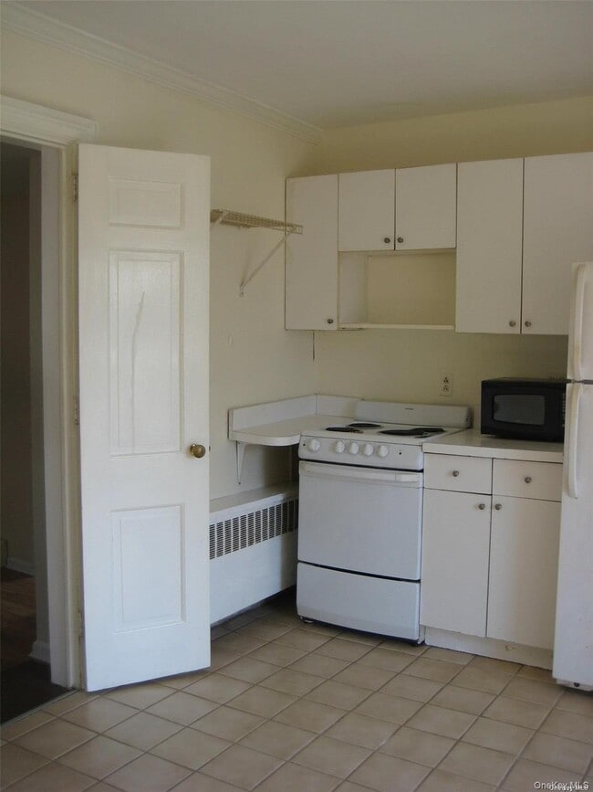 Building Photo - 117 Blydenburgh Ave