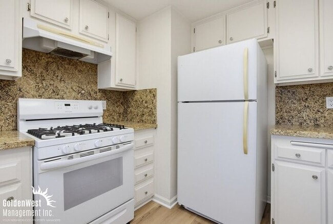 Building Photo - Charming 3Bdm 2Ba Home with Modern Updates and Private Outdoor Space in Gated Commnity!