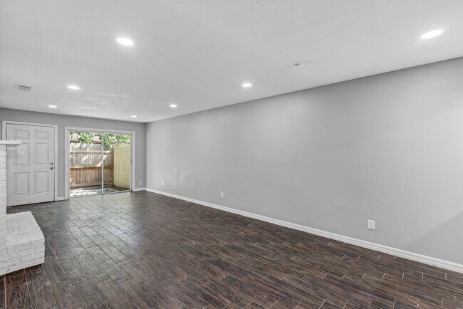 Building Photo - 3990 SE 17th Ct