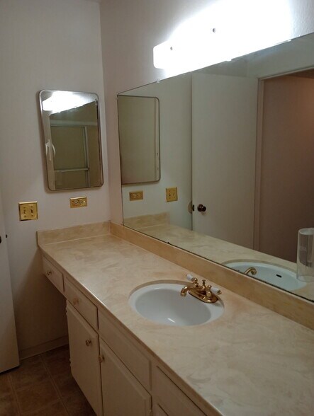 Building Photo - 6878 Navajo Rd