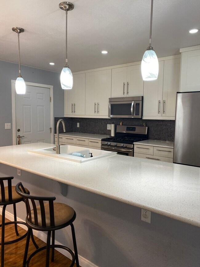 Building Photo - Spacious home in Upper Ojai