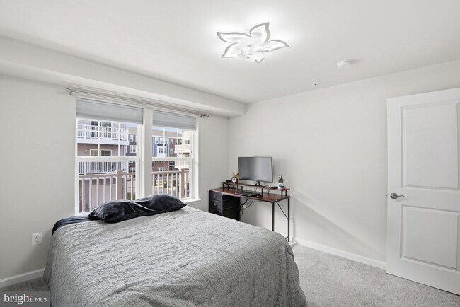 Building Photo - 10501 John Glenn St