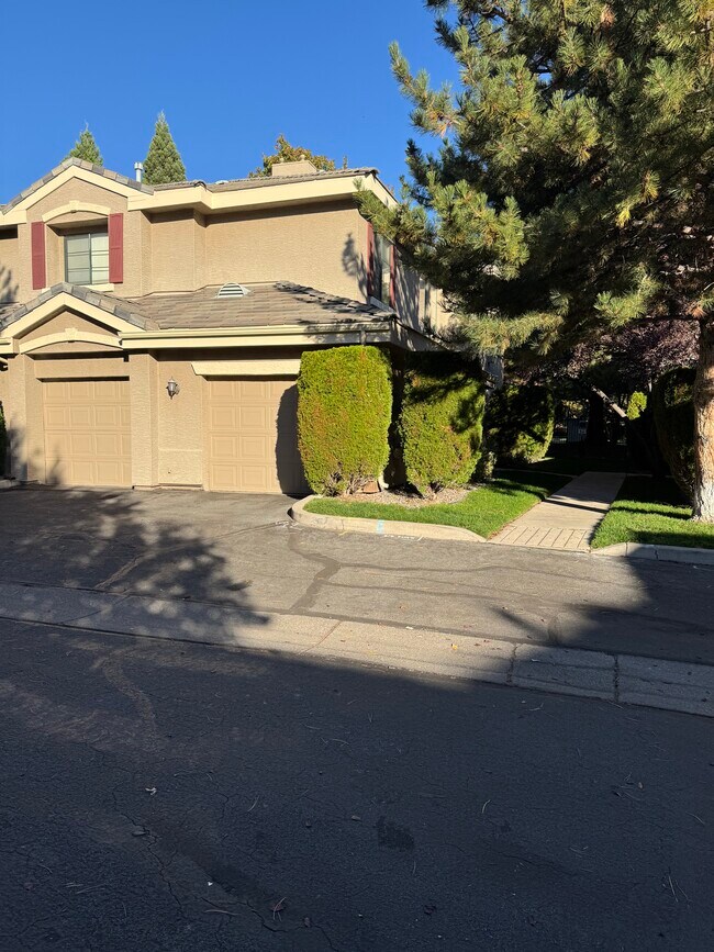 Building Photo - 900 S Meadows Pky