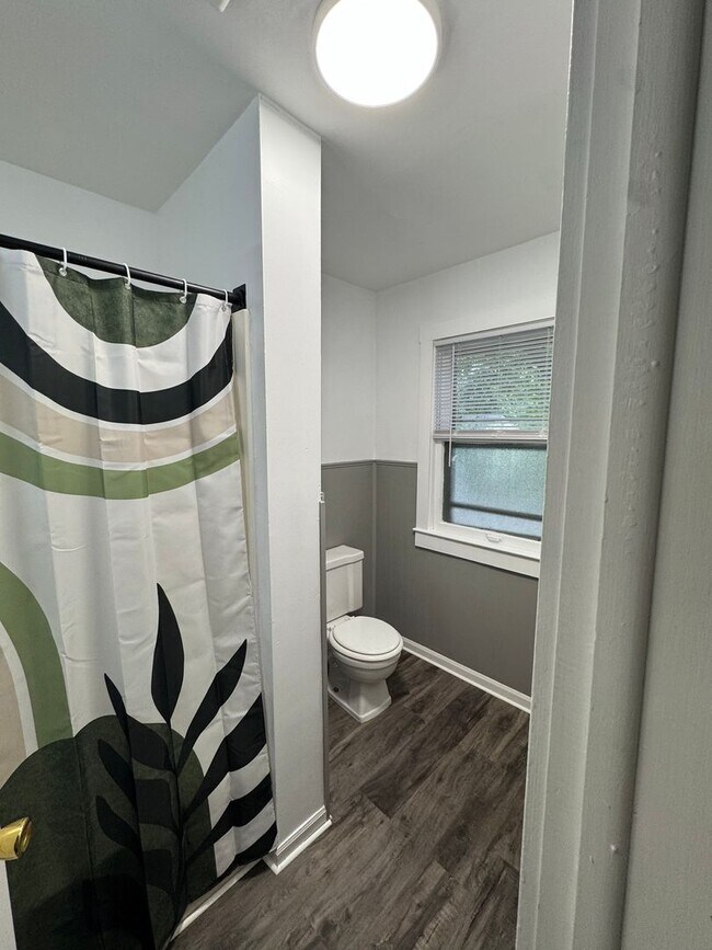 Building Photo - 4-Bedroom Near U-M with Bonus Room | Big Yard & Front Porch | On-site Laundry