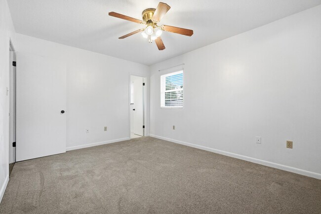 Building Photo - 1416 Palm Blvd S