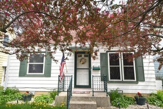 Building Photo - Cute Cape Cod 3 Bedroom Single Family Home