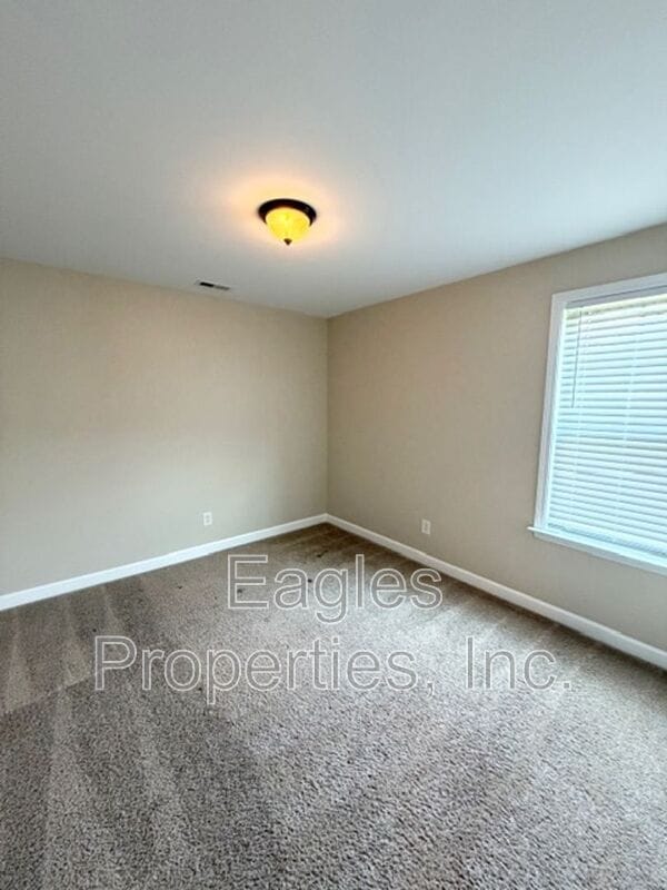 Building Photo - 215 Ingram Fields Dr