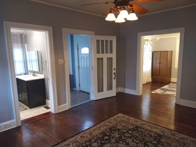 Building Photo - Gorgeous house walking distance from Biltmore Village available now!