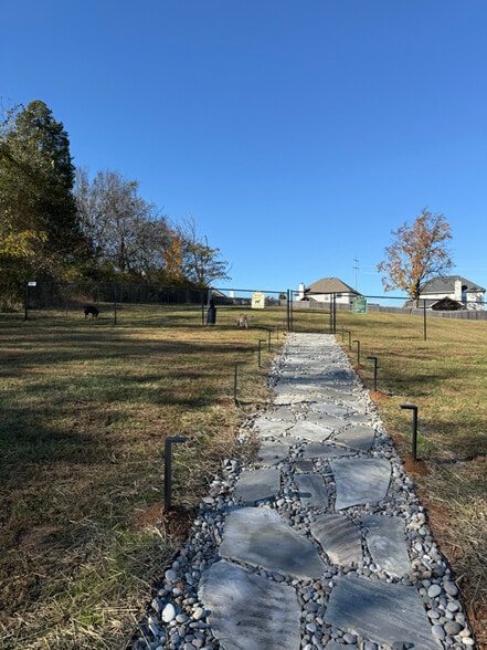 Building Photo - 118 Asbury Way