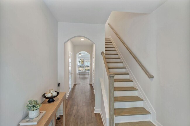 Building Photo - Hendersonville Townhome