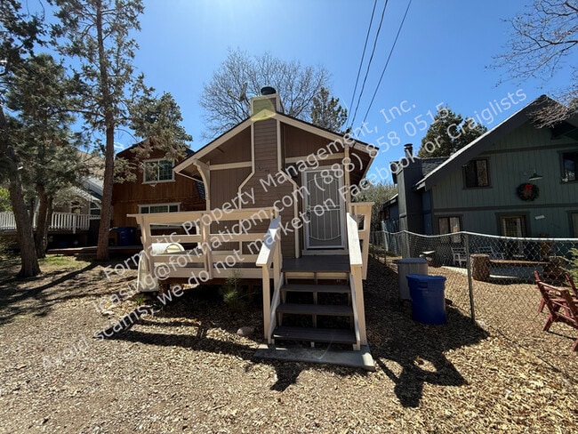 Primary Photo - Cozy and Pet-Friendly Cabin in Sugarloaf