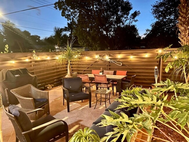 Building Photo - 601 N E St