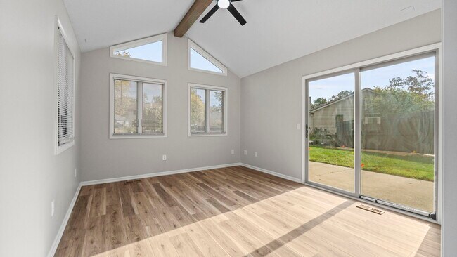 Building Photo - 7117 Country Hill Dr