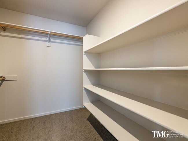 Building Photo - Centrally Located Townhome with Attached G...