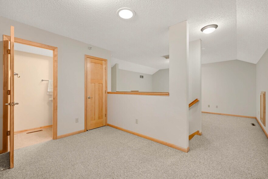Building Photo - 10855 Falling Water Ln