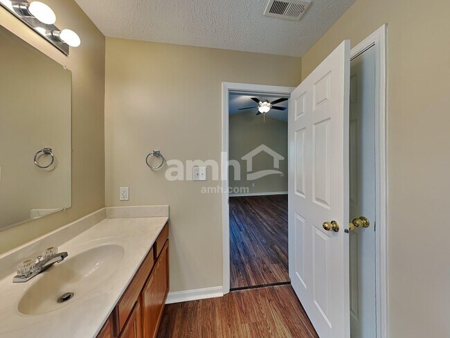 Building Photo - 1925 Tourmaline Dr