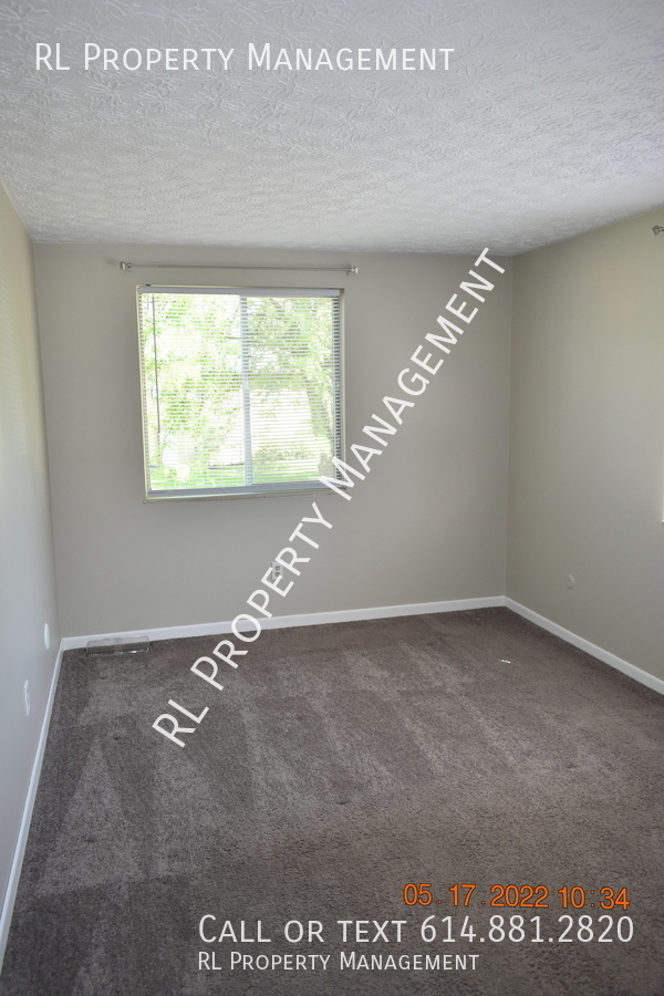 Building Photo - Cozy 2 Bedroom 1 Bathroom 2nd Floor Condo ...