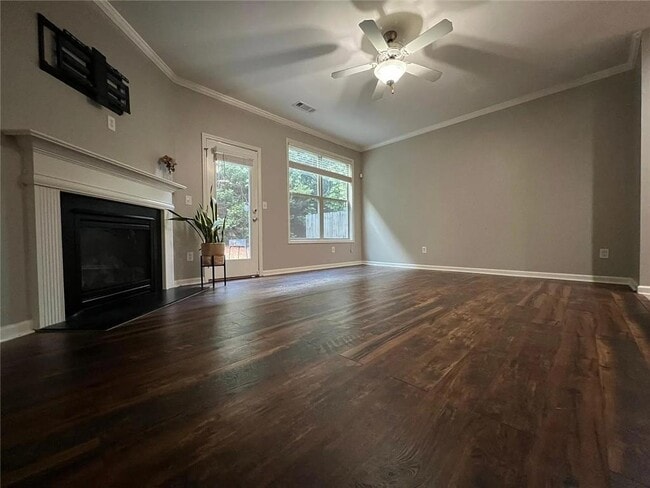 Building Photo - 6996 Kingswood Run Dr