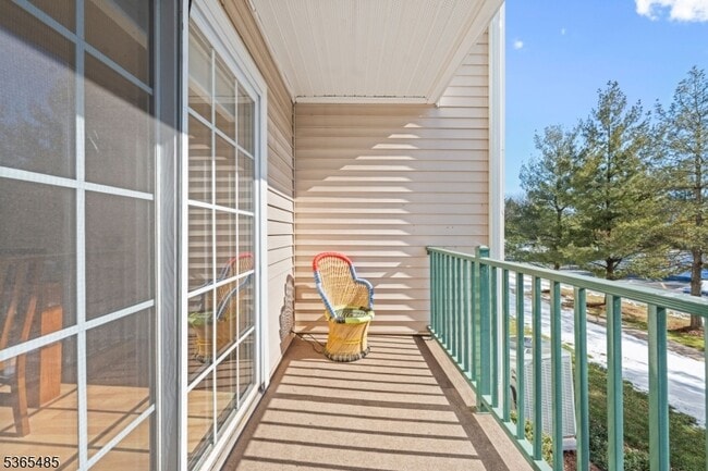 Building Photo - 904 Rhoads Dr
