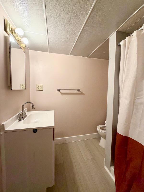 Building Photo - 523 N 82 St