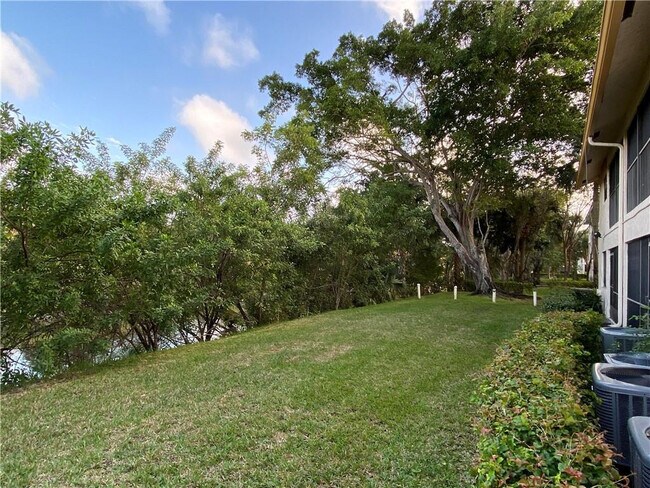 Building Photo - 2967 Riverside Dr