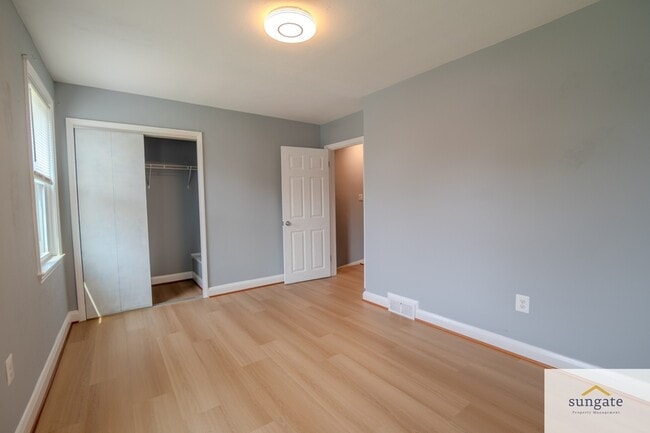 Building Photo - 1704 Redwood Ave