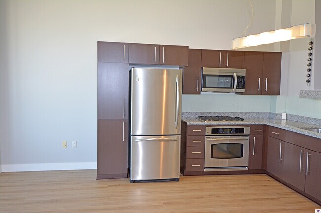 Building Photo - 1100 Wilshire Blvd