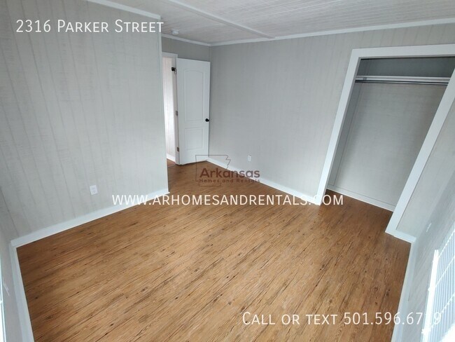 Building Photo - 2316 Parker St