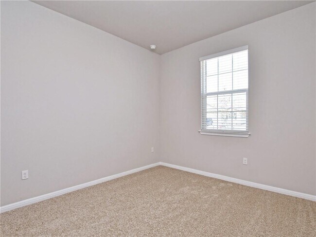 Building Photo - 401 Rainmaker Ln