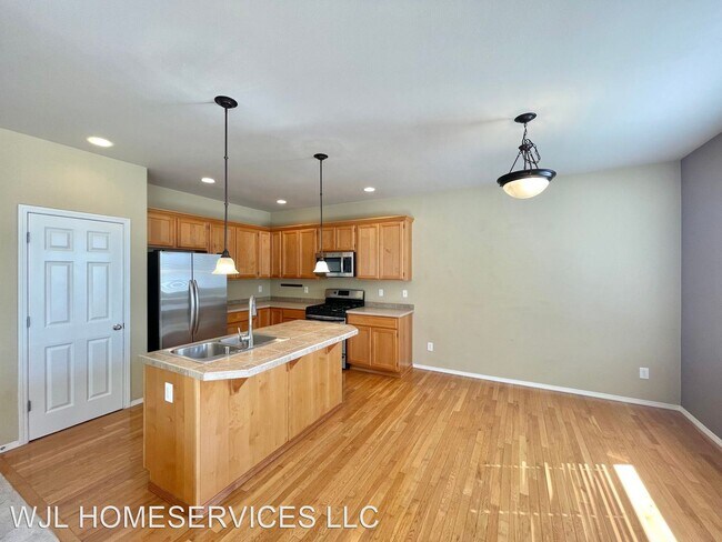 Building Photo - 4 br, 2.5 bath House - 17830 14th Ave W
