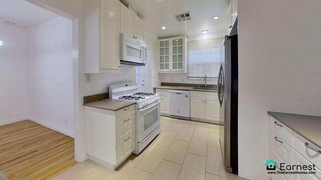 Building Photo - Bright 3-Bedroom + 2-Bathroom Home in Vall...