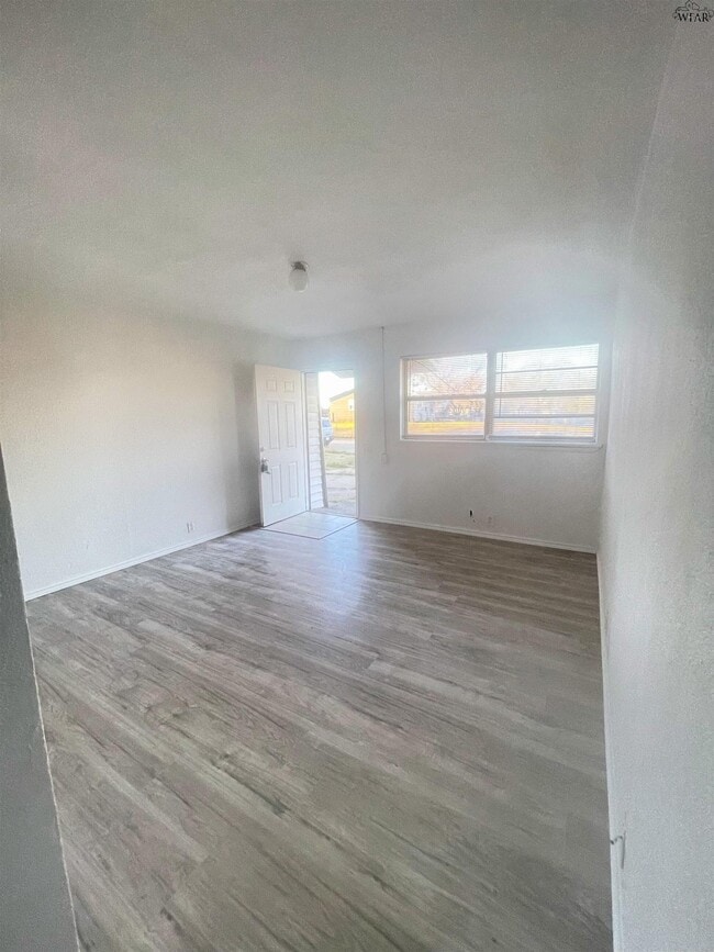 Building Photo - 1807 Westcliff Dr