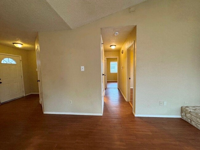 Building Photo - 1002 Great Britain Blvd