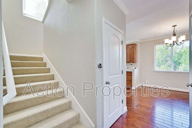 Building Photo - 241 Granada Park Cir