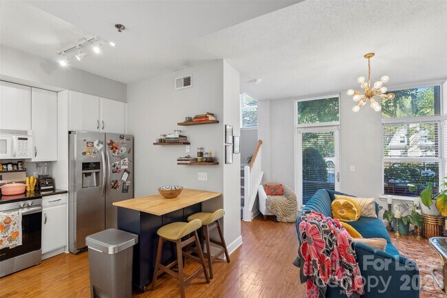 Building Photo - 1320 Fillmore Ave