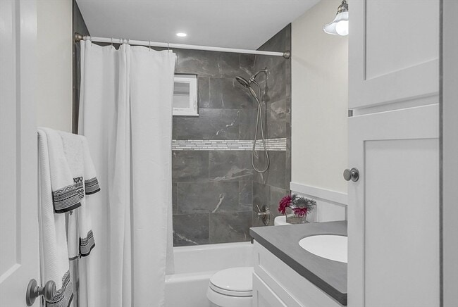 Building Photo - 23 Laurie Ln